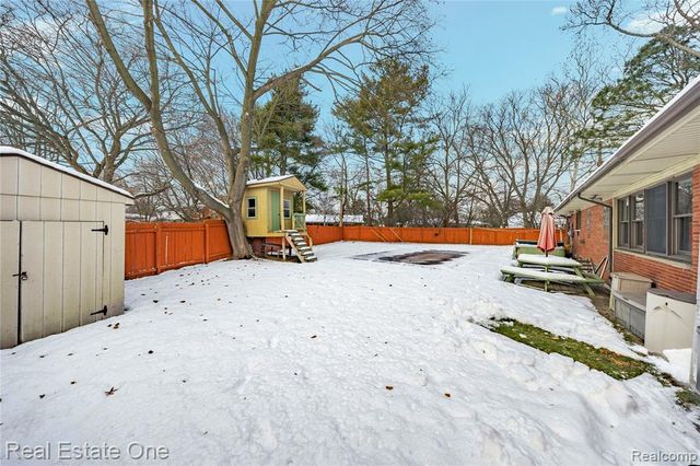 28615 Bloomfield Drive, Lathrup Village, MI 48076