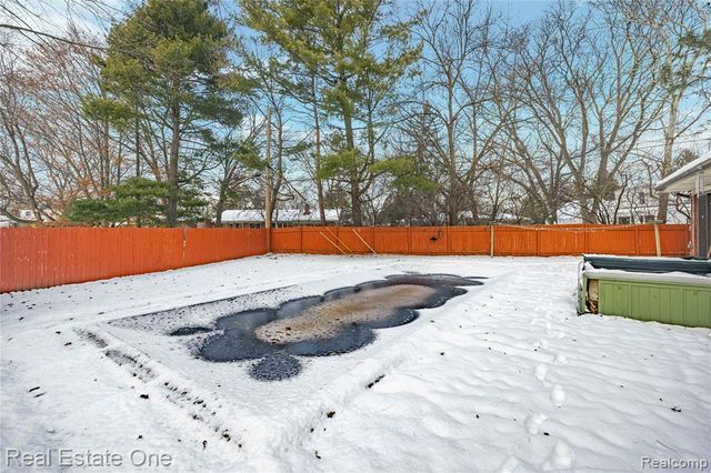 28615 Bloomfield Drive, Lathrup Village, MI 48076