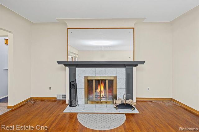 28615 Bloomfield Drive, Lathrup Village, MI 48076