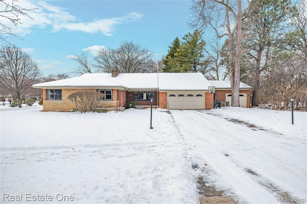 28615 Bloomfield Drive, Lathrup Village, MI 48076