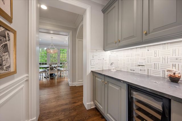 930 Woodland Drive, Glenview, IL 60025