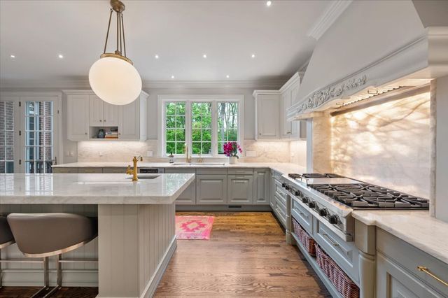 930 Woodland Drive, Glenview, IL 60025