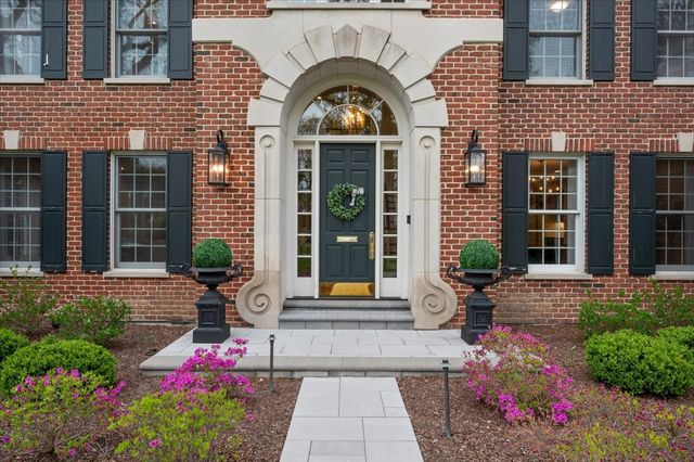 930 Woodland Drive, Glenview, IL 60025