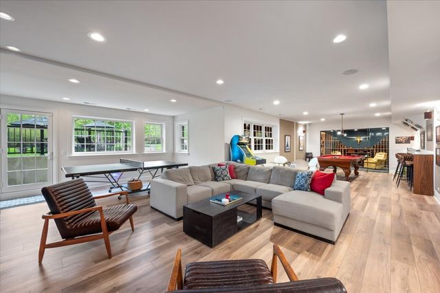 930 Woodland Drive, Glenview, IL 60025