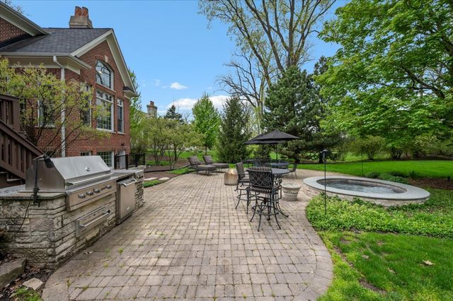930 Woodland Drive, Glenview, IL 60025