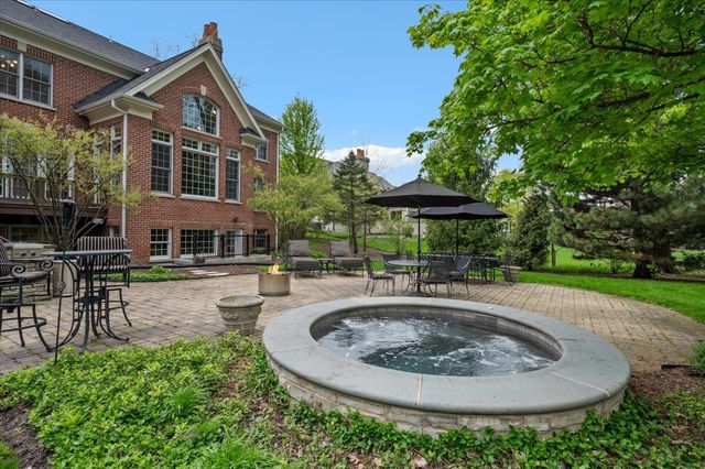 930 Woodland Drive, Glenview, IL 60025