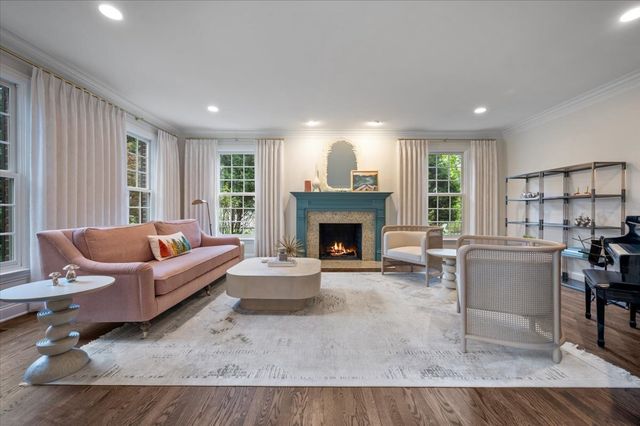 930 Woodland Drive, Glenview, IL 60025