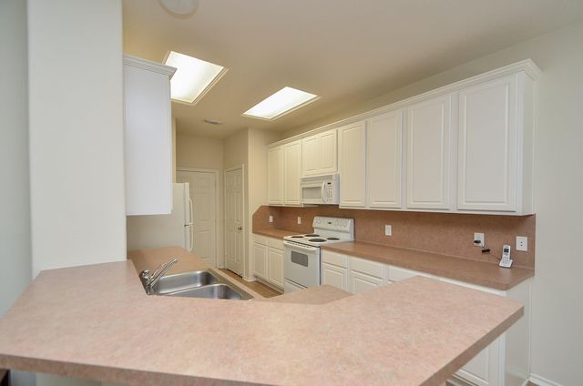 46 E Stedhill Loop, Conroe, TX 77384