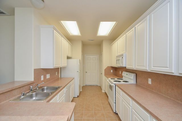 46 E Stedhill Loop, Conroe, TX 77384