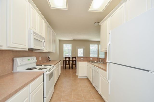 46 E Stedhill Loop, Conroe, TX 77384