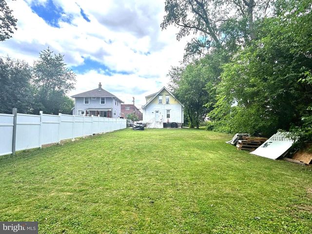 1525 ELMWOOD AVE, Folcroft, PA 19032