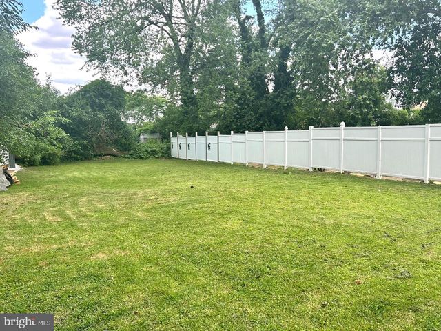 1525 ELMWOOD AVE, Folcroft, PA 19032