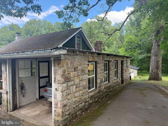 3521 PRICETOWN RD, Fleetwood, PA 19522
