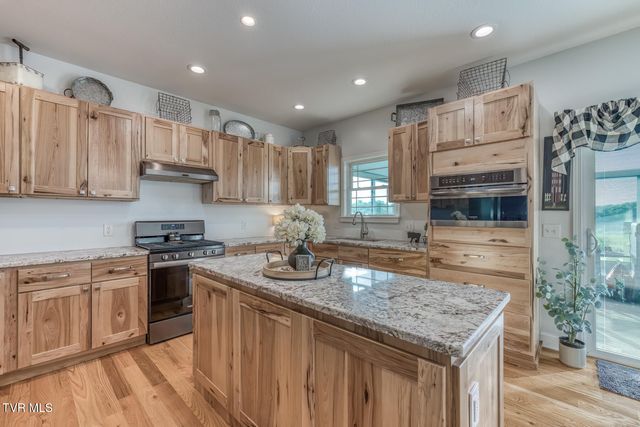 139 Jay Armentrout Road, Jonesborough, TN 37659