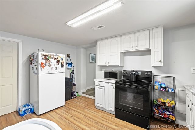 811 W 8th Street, New Albany, IN 47150