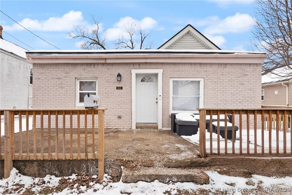 811 W 8th Street, New Albany, IN 47150