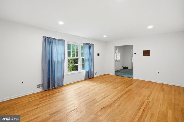 7 HATHAWAY DR, Princeton Junction, NJ 08550