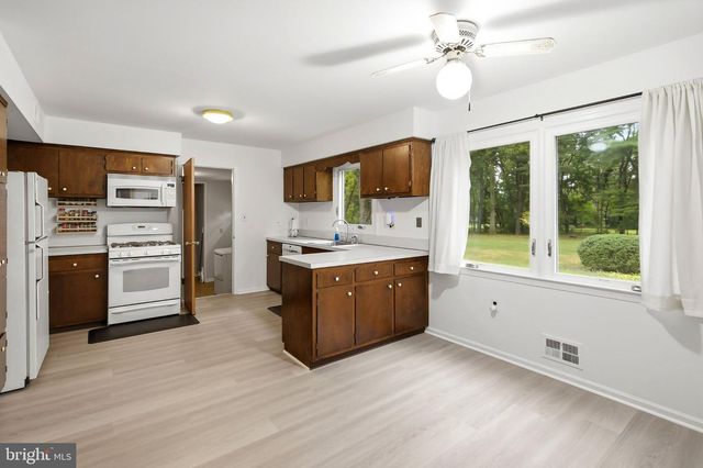 7 HATHAWAY DR, Princeton Junction, NJ 08550