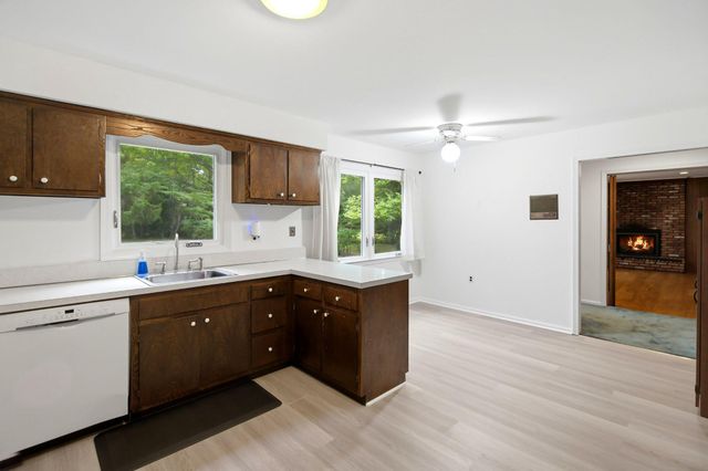 7 HATHAWAY DR, Princeton Junction, NJ 08550