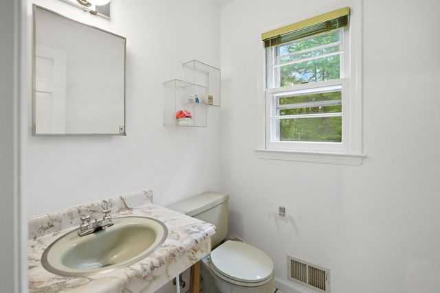 7 HATHAWAY DR, Princeton Junction, NJ 08550