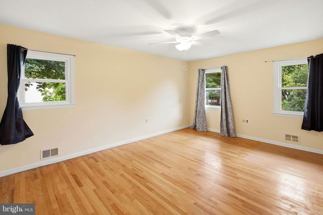 7 HATHAWAY DR, Princeton Junction, NJ 08550