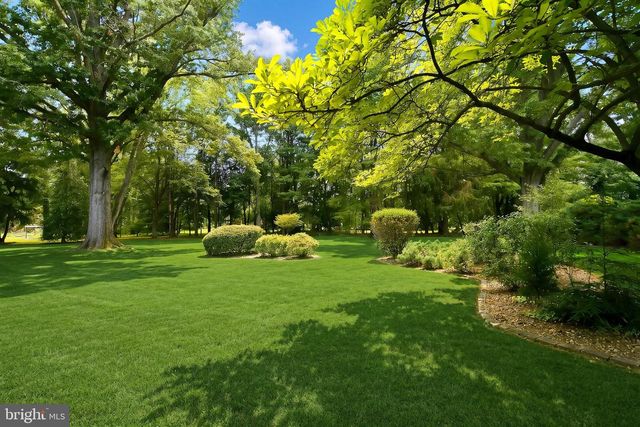 7 HATHAWAY DR, Princeton Junction, NJ 08550