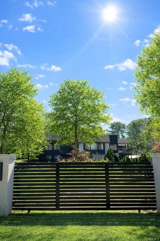 138 Longview Road, Southampton, NY 11968
