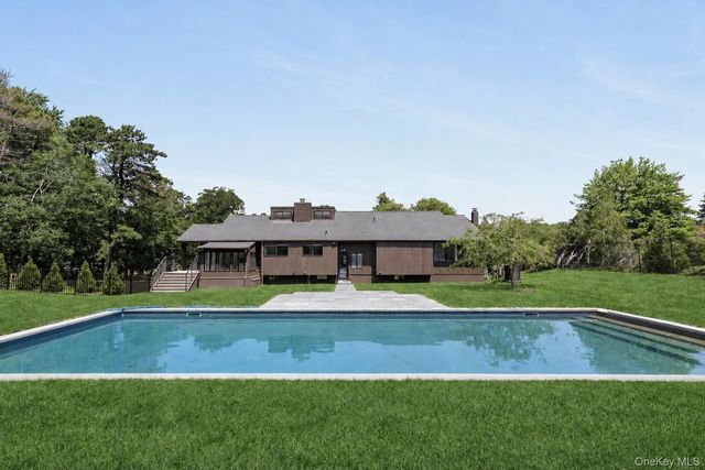 138 Longview Road, Southampton, NY 11968