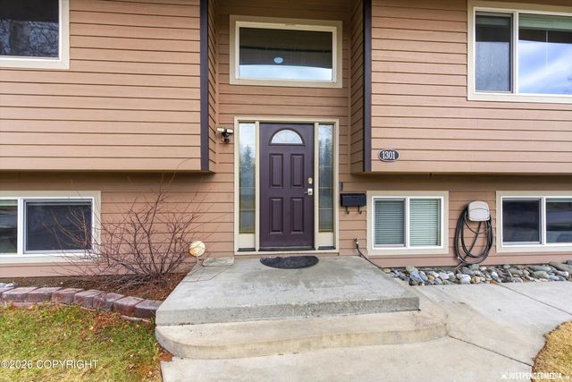 1301 Zarvis Place, Anchorage, AK 99508