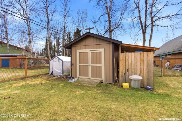 1301 Zarvis Place, Anchorage, AK 99508