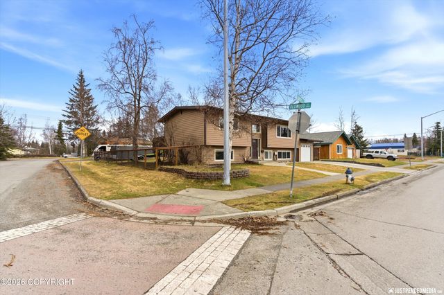 1301 Zarvis Place, Anchorage, AK 99508