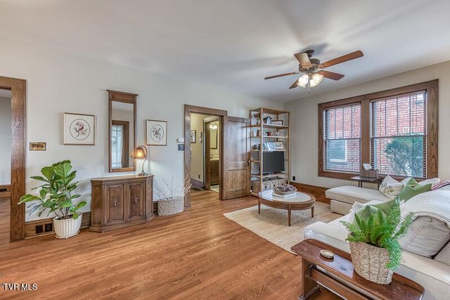 604 West Maple Street, Johnson City, TN 37604