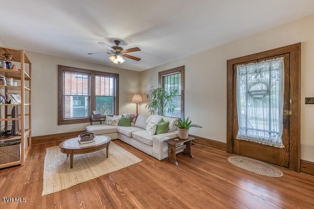 604 West Maple Street, Johnson City, TN 37604