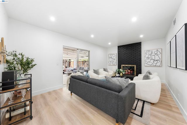 3033 Peppermint Dr, San Jose, CA 95148