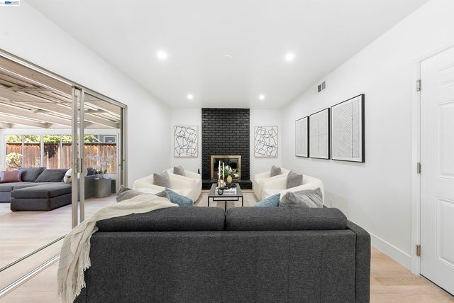 3033 Peppermint Dr, San Jose, CA 95148