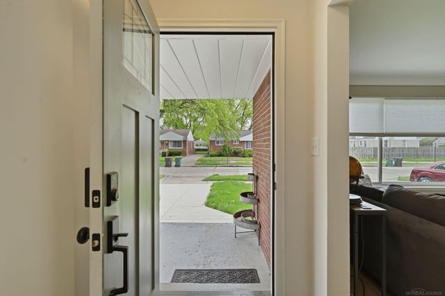 23005 Church Street, Oak Park, MI 48237