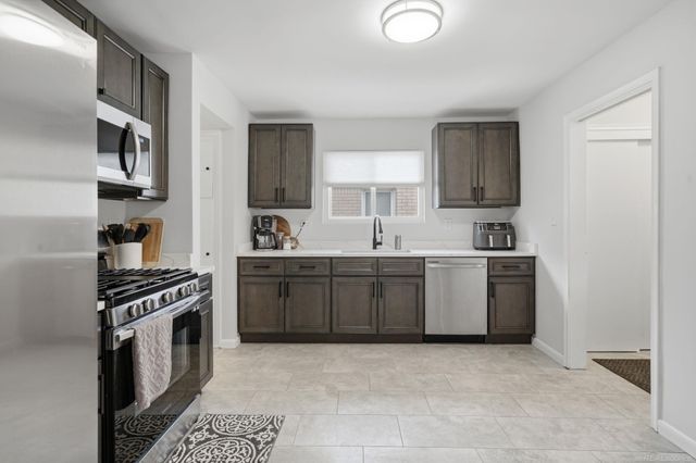 23005 Church Street, Oak Park, MI 48237