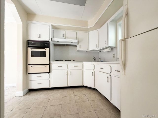 1941 Yates Avenue, Bronx, NY 10461
