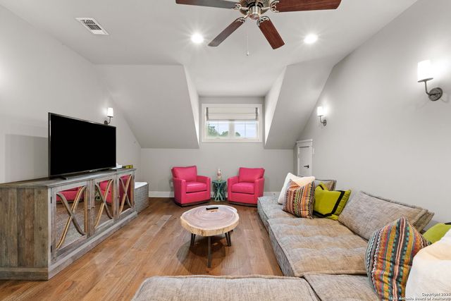 228 Cloverleaf, San Antonio, TX 78209