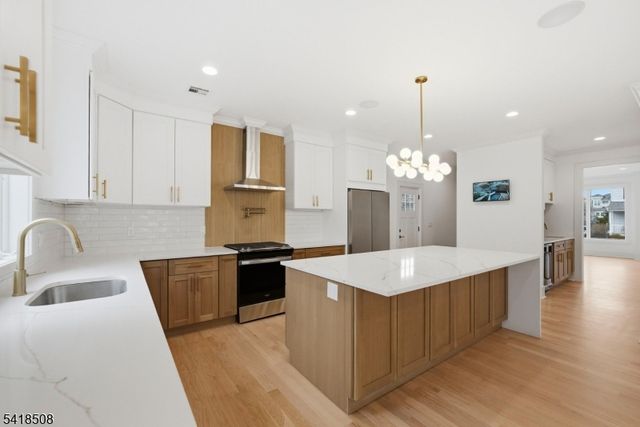 110 Platt Ave, Saddle Brook Twp., NJ 07663