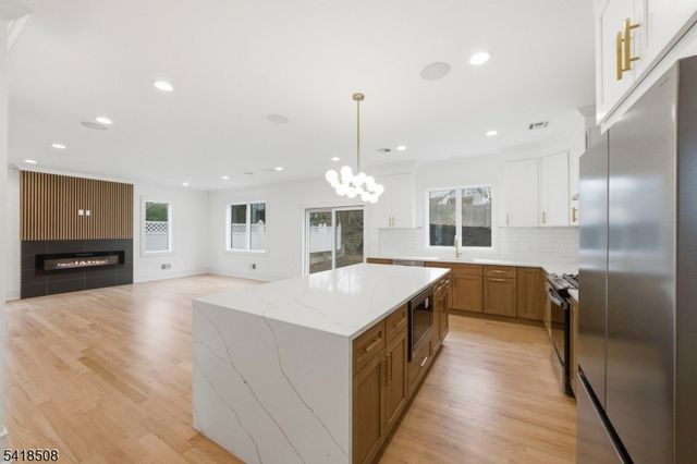 110 Platt Ave, Saddle Brook Twp., NJ 07663