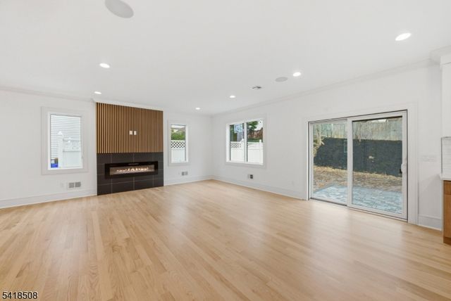 110 Platt Ave, Saddle Brook Twp., NJ 07663