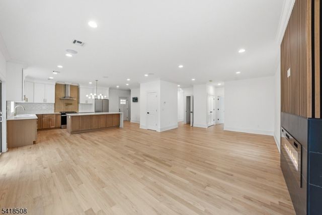 110 Platt Ave, Saddle Brook Twp., NJ 07663