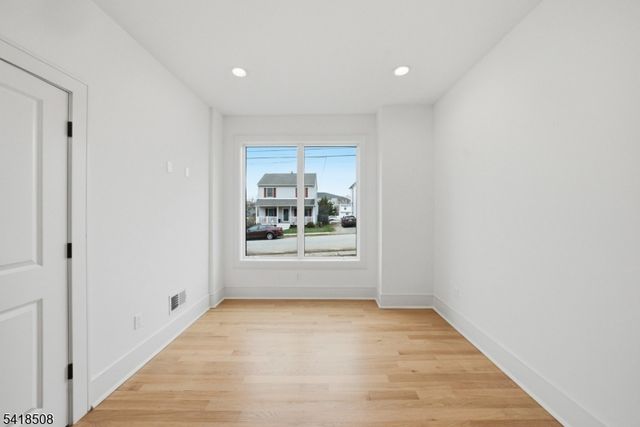 110 Platt Ave, Saddle Brook Twp., NJ 07663