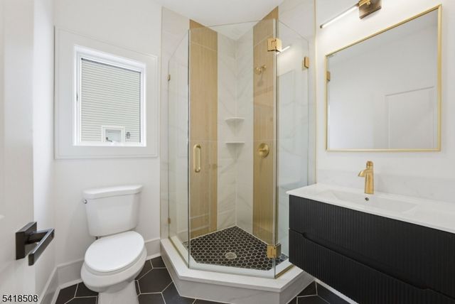 110 Platt Ave, Saddle Brook Twp., NJ 07663