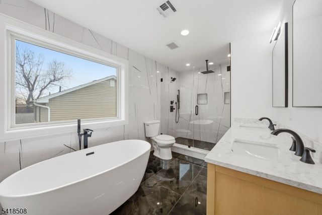 110 Platt Ave, Saddle Brook Twp., NJ 07663