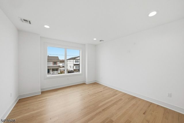 110 Platt Ave, Saddle Brook Twp., NJ 07663