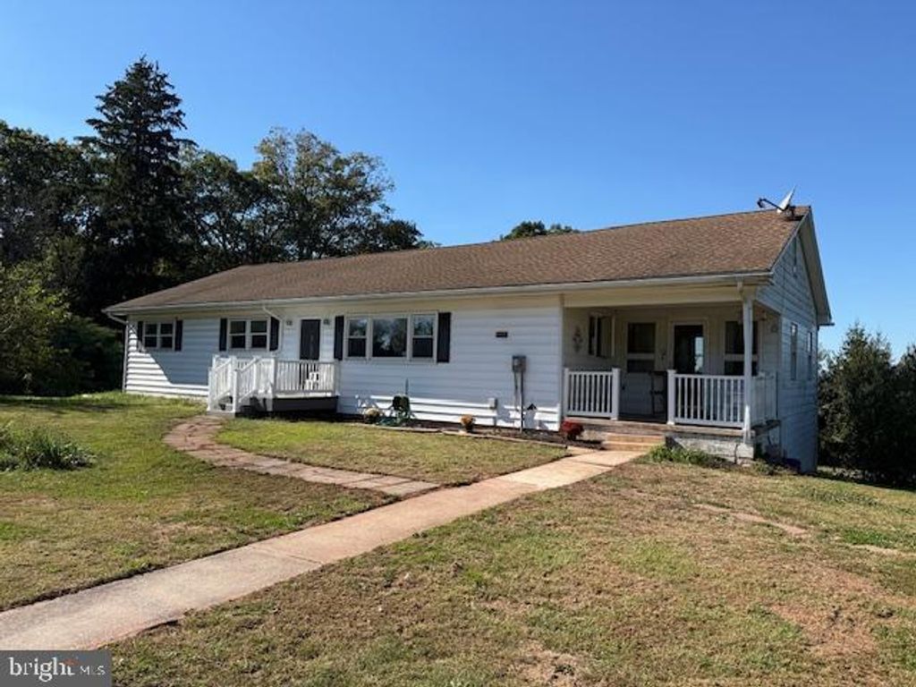 107 PICKETT RD, Dover, PA 17315