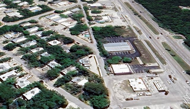 657 Colson Dr, Key Largo, FL 33037