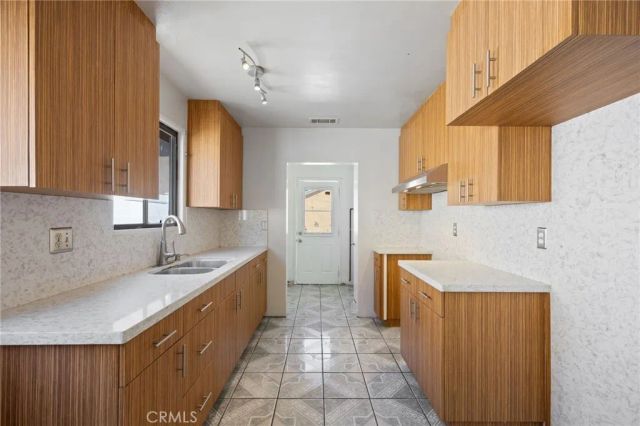15739 Chatsworth, Granada Hills, CA 91344